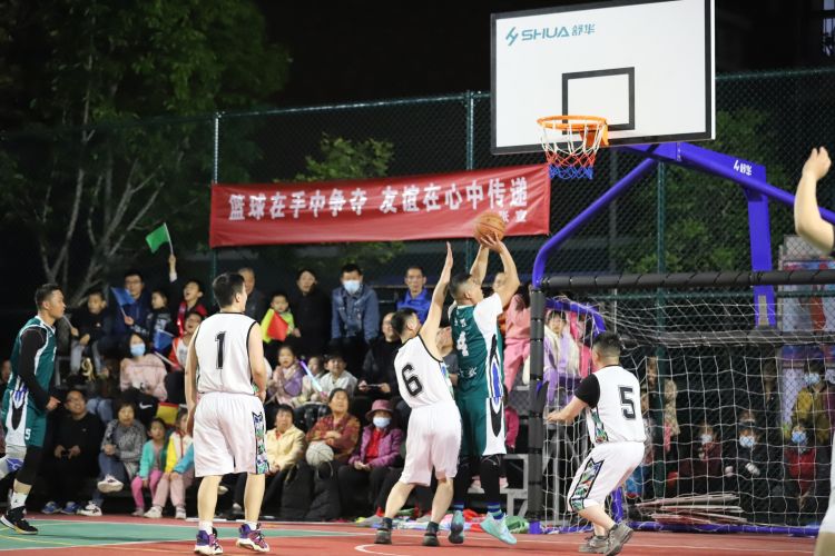 与阿诺